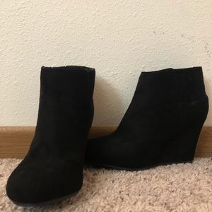 Black wedges booties
